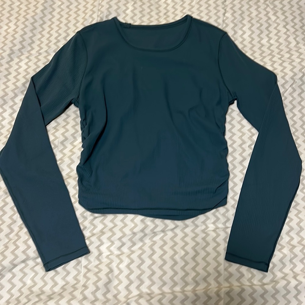 Lulu Lemon rouched, long sleeve crop